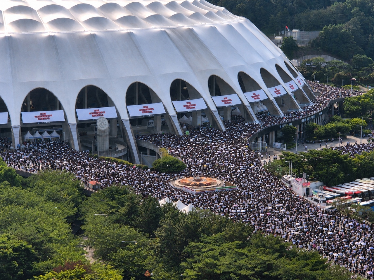 BTS fans fill the area around Busan Asiad Main Stadium ahead of the group’s "Arirang" concert in Busan on Saturday. (Busan Metropolitan Police Agency)