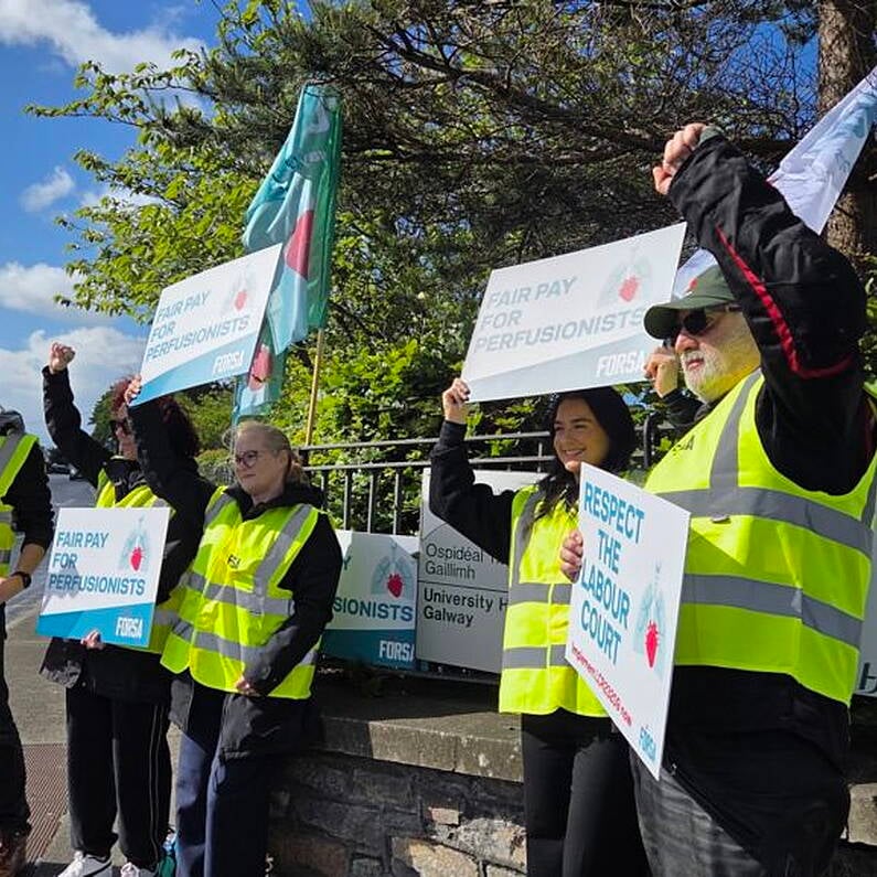 Specialised cardiac professionals picket outside UHG