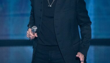 Lionel Richie, 77, 'taken to hospital by ambulance' over dizzy spell as he ends concert early