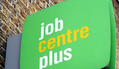 UK vacancies fall as private sector wage growth drops