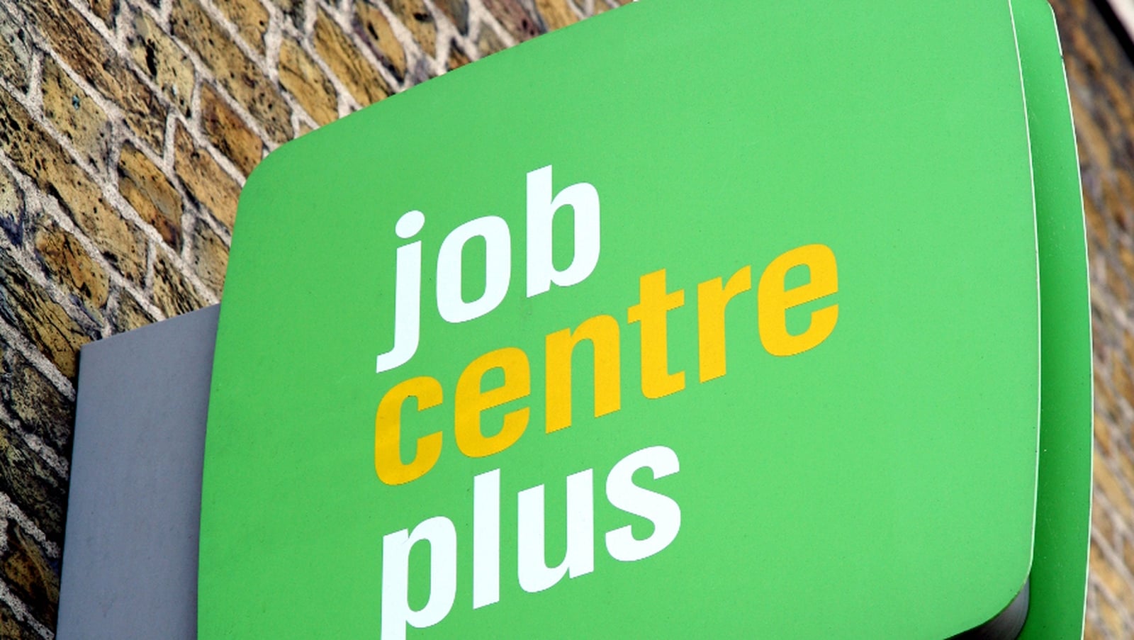 UK vacancies fall as private sector wage growth drops