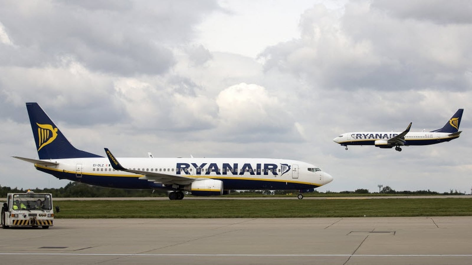 Ryanair profits slump 34% on fuel cost spike, shares sink