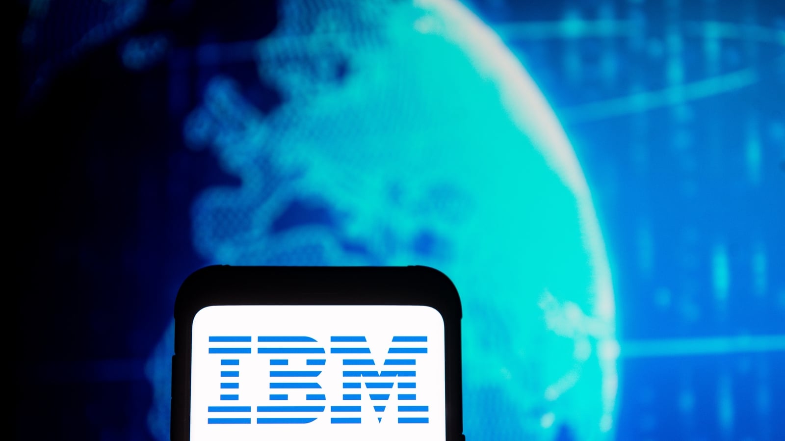 IBM cuts its annual revenue growth forecast