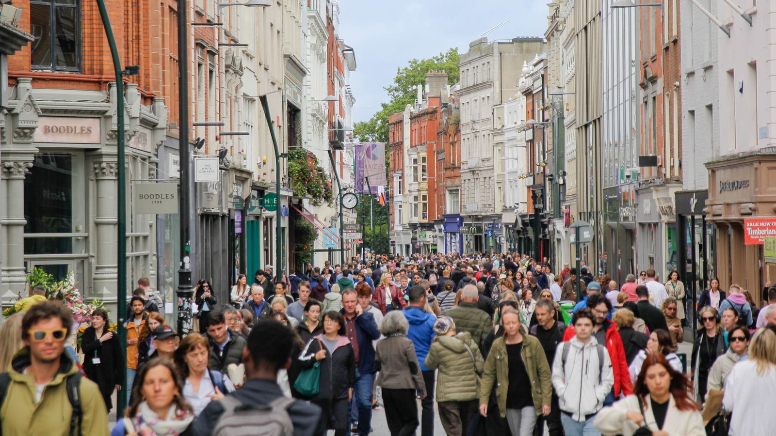 Call to ease hosepipe ban to help clean Dublin streets