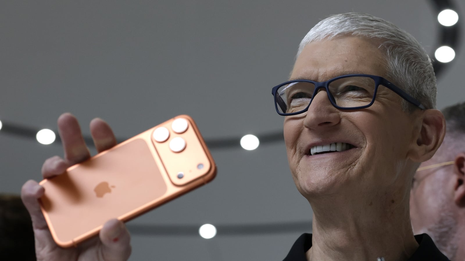 Apple disappoints with forecast dogged by supply chain