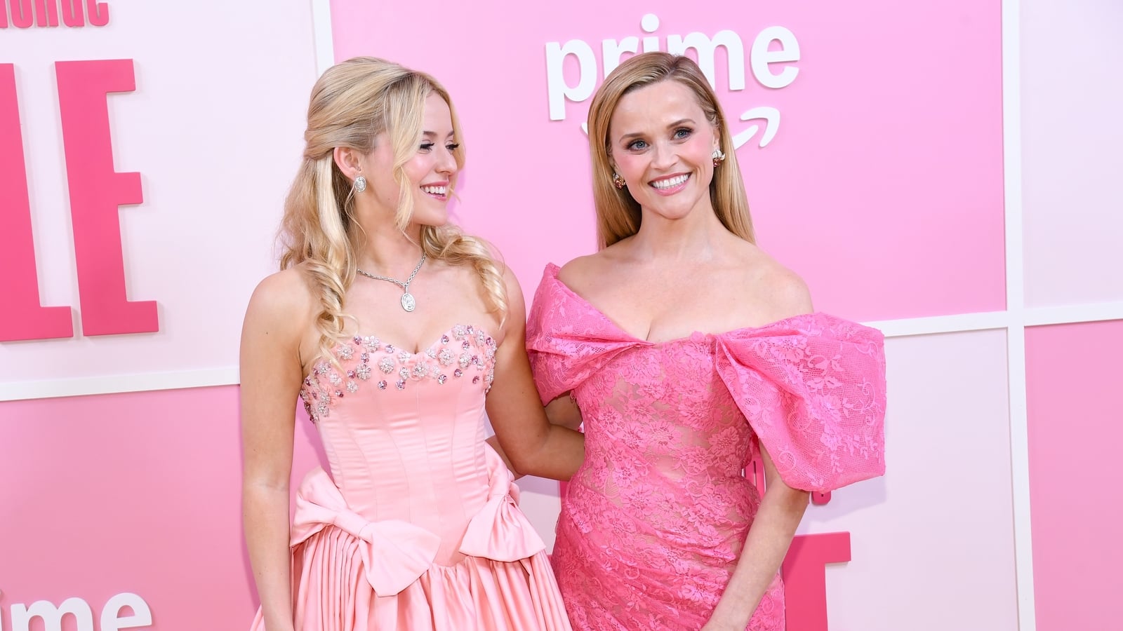Lexi Minetree says Witherspoon checked in on Elle set