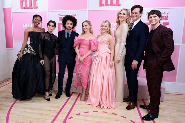 NEW YORK, NEW YORK - JUNE 23: (L-R) Chandler Kinney, Gabrielle Policano, Zac Looker, Reese Witherspoon, Lexi Minetree, June Diane Raphael, Tom Everett Scott and Jacob Moskovitz attend the