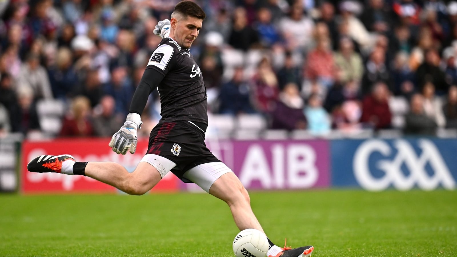 Galway GAA goalkeeper Gleeson signs for Galway United