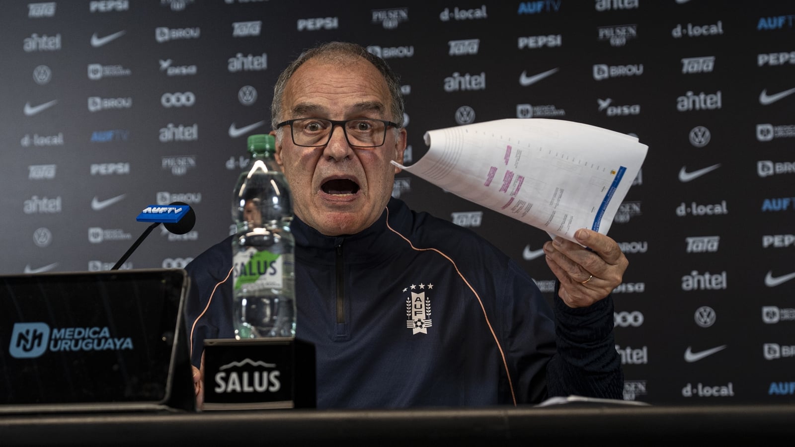 World Cup digest: Bielsa fumes after Uruguay departure