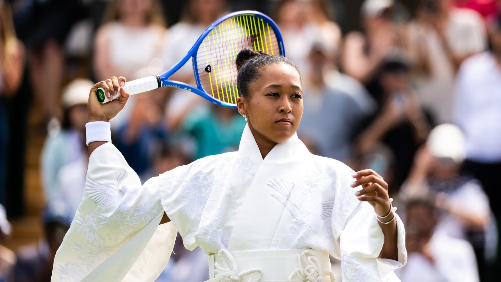 Osaka again turns heads with routine victory at SW19