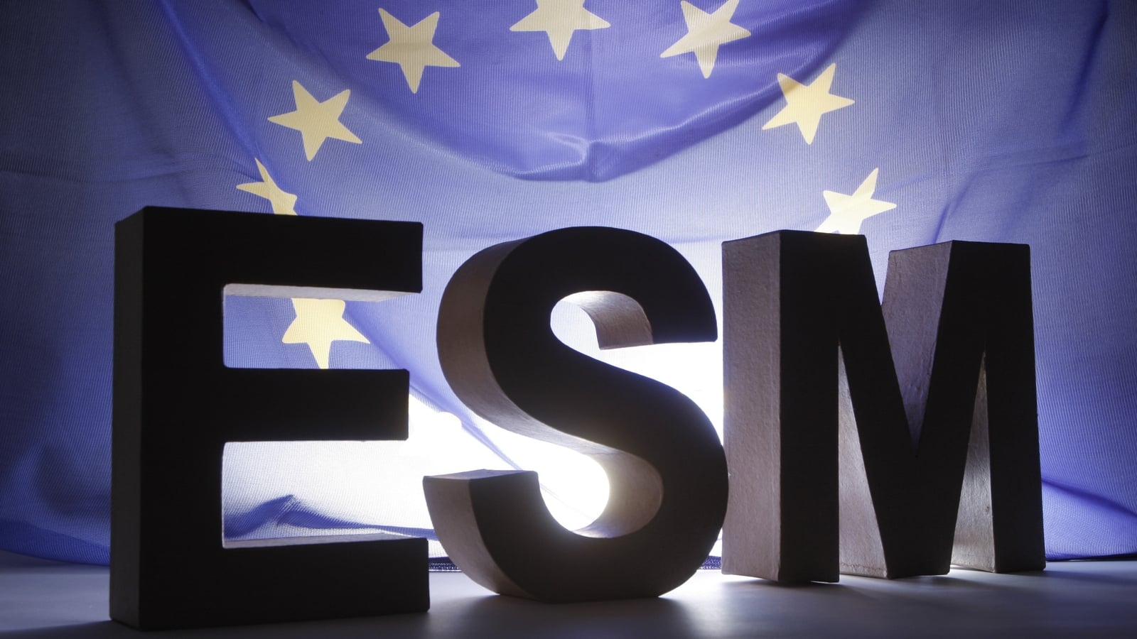 ESM sees recession if US sell-off, new MidEast war hit