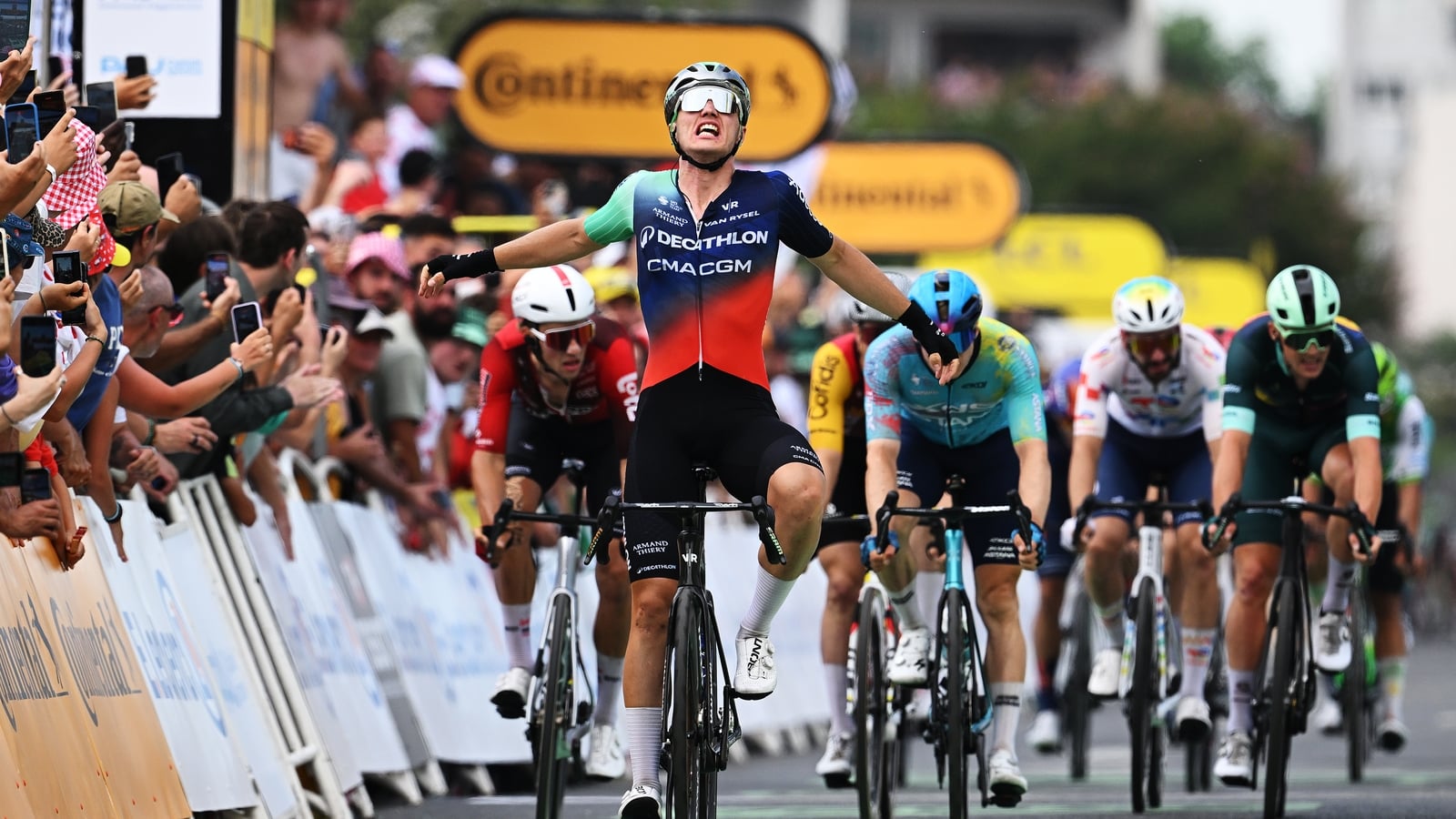 Dutch Tour debutant Kooij claims chaotic stage win