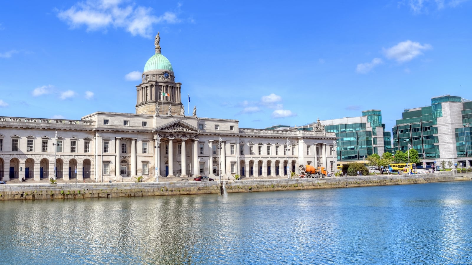 Search ongoing after reports of person entering Liffey
