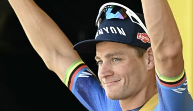 Pidcock's mechanical mishap hands Van der Poel stage win