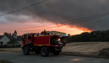 Fire of 'exceptional scale' rages south of Paris