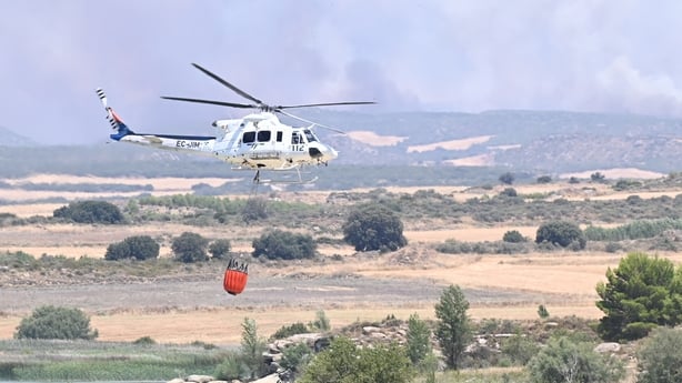 A helicopter assisting with fire-fighting efforts on 16 July 2026 in Cinco Villas, Zaragoza, Aragon, Spain