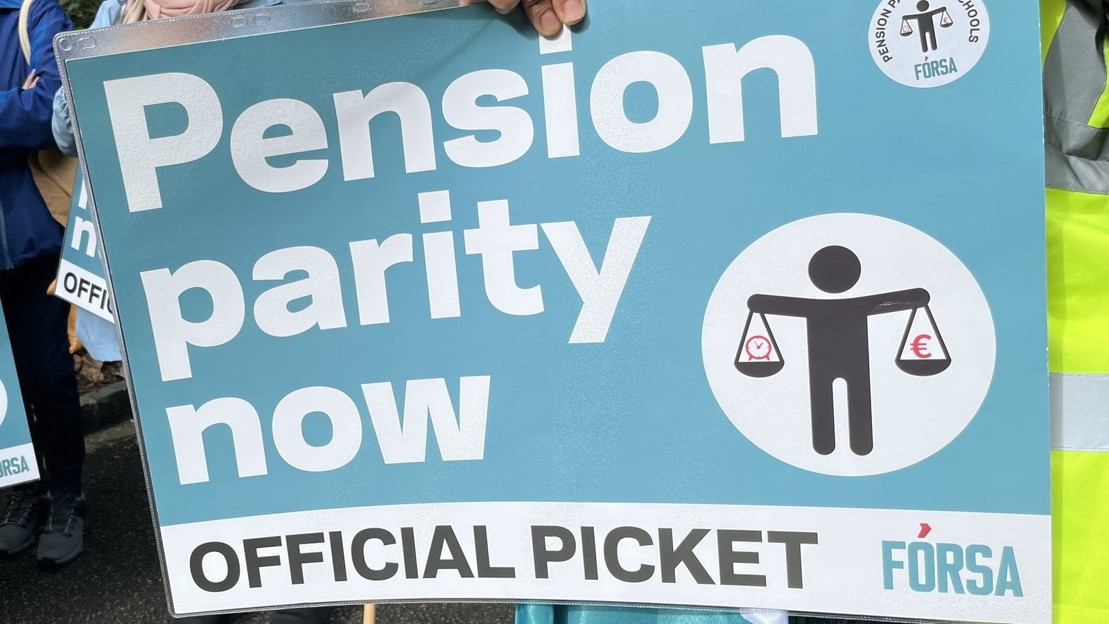 Lump sum recommended in school secretary pension row