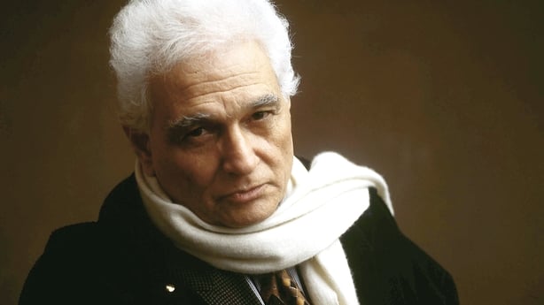 Jacques Derrida, nato Jackie Élie Derrida, è stato un filosofo e saggista francese. Docente prima all'École normale supérieure, cofondatore del Collège international de philosophie. Photo by Leonardo Cendamo/Getty Images