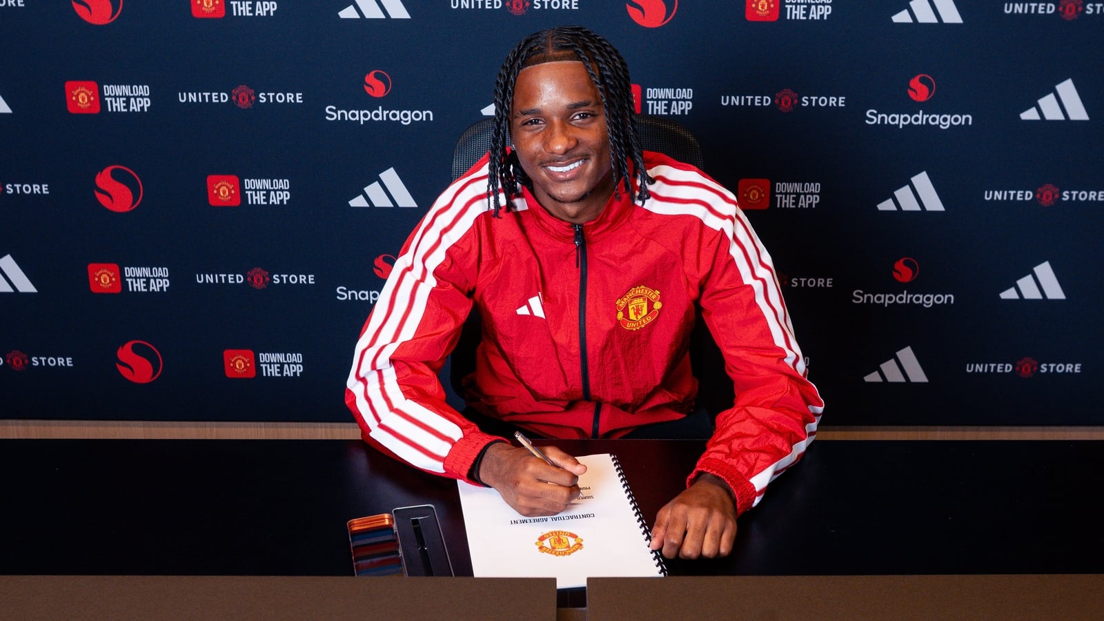 Transfer wrap: Thompson moves to United, Villa land Gomes