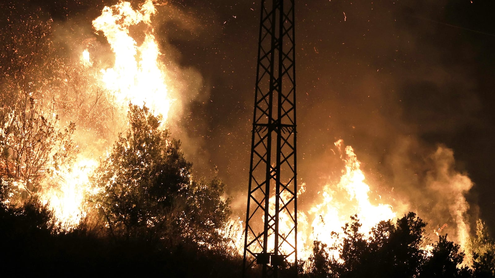 Thousands flee as wildfires hit France, Italy and Spain