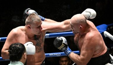Fury eases to victory over Wach in Thailand