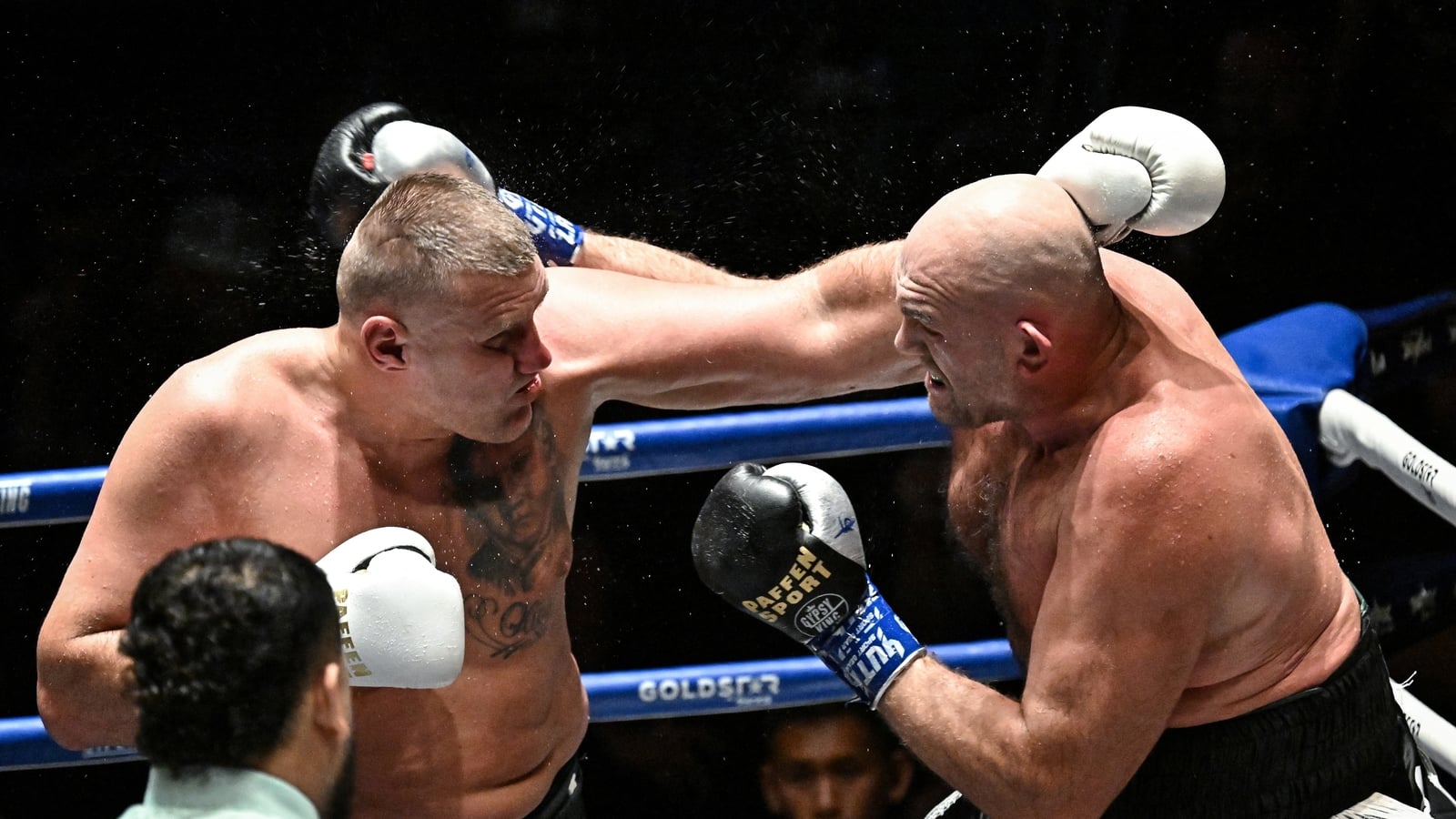 Fury eases to victory over Wach in Thailand