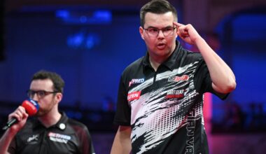 Van Veen holds off Wade to reach Matchplay semi-finals