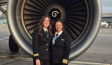 Pilots become first mother and daughter to fly together