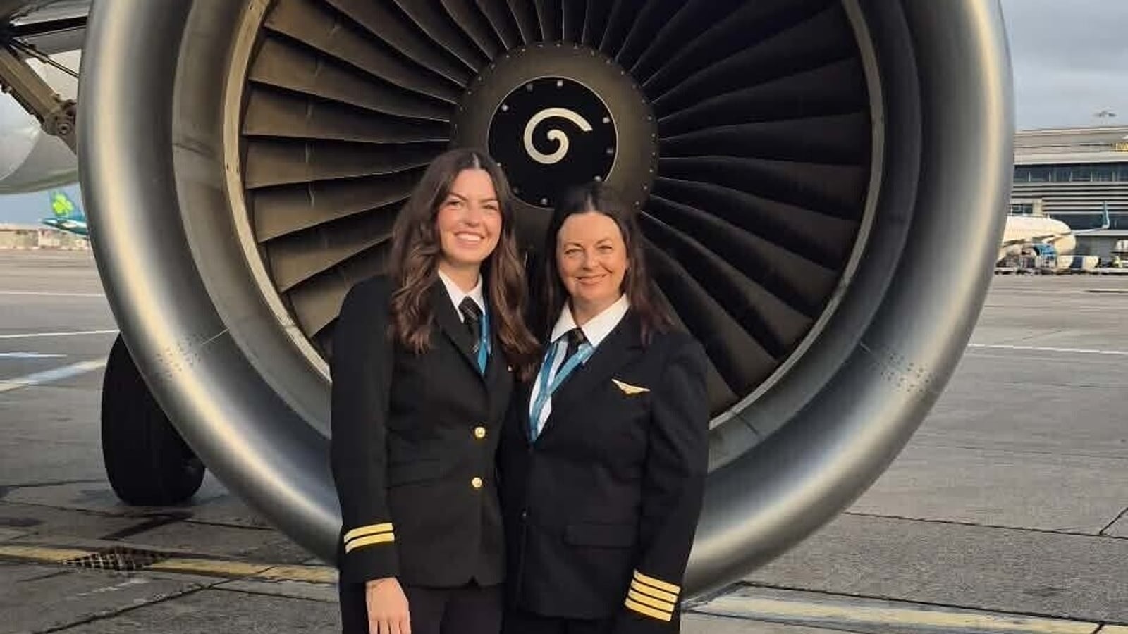 Pilots become first mother and daughter to fly together
