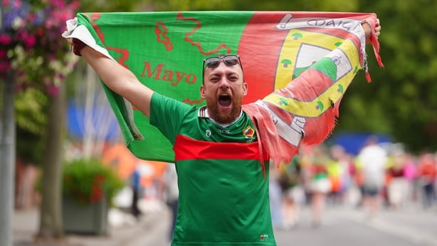 Mayo fan with flag