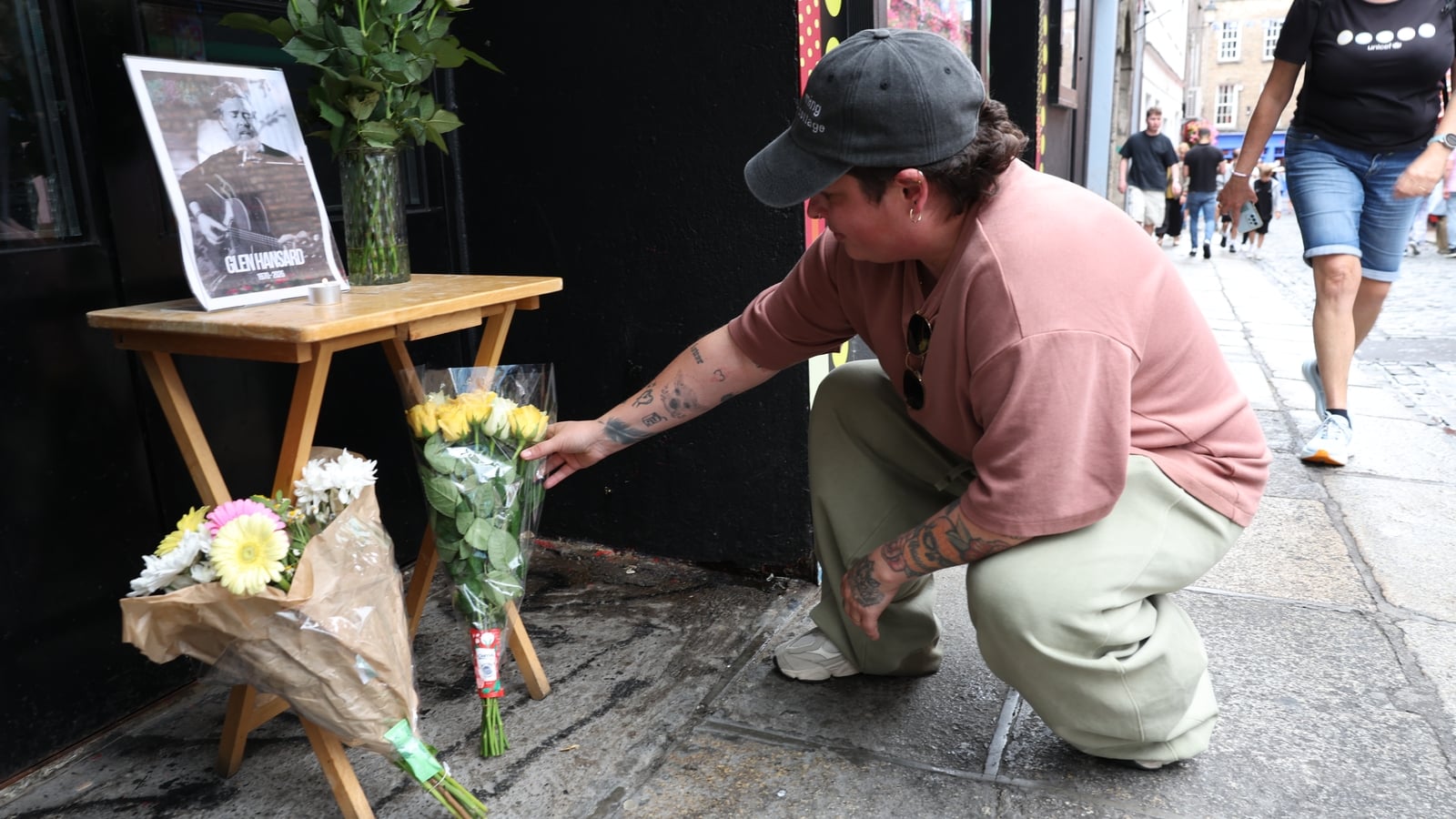 Glen Hansard fans make way to Grafton Street in tribute