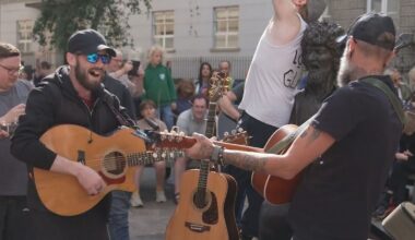 Watch: Buskers play Falling Slowly in memory of Hansard