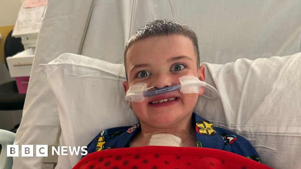 Dáithí Mac Gabhann: Nine-year-old receives heart transplant - BBC