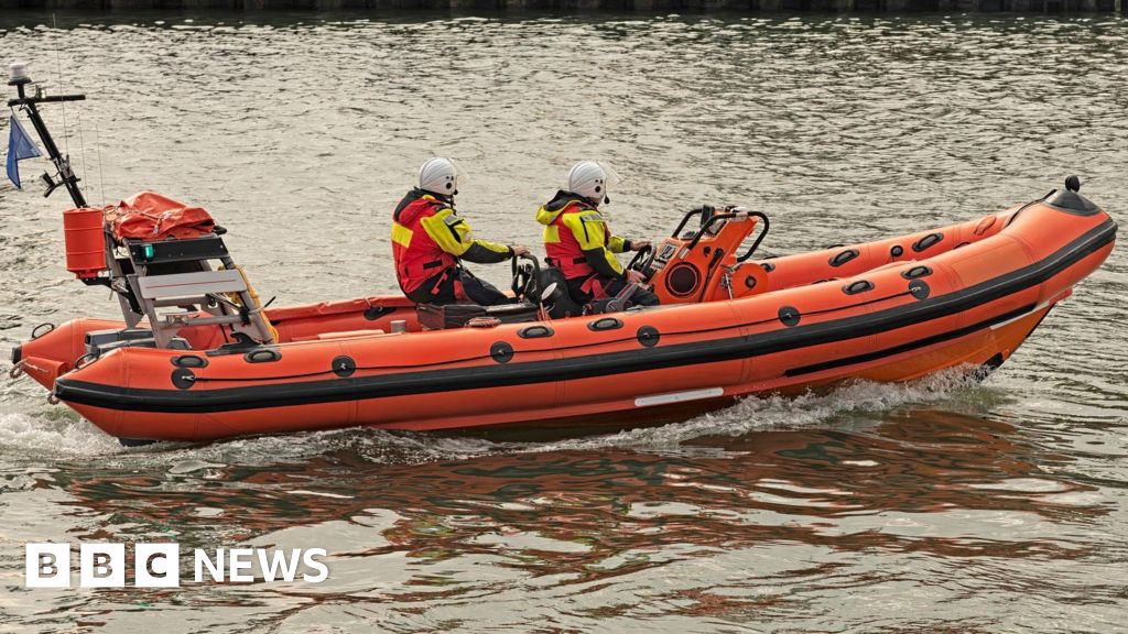 Two men die after trying to save children at Seaton Carew beach - BBC