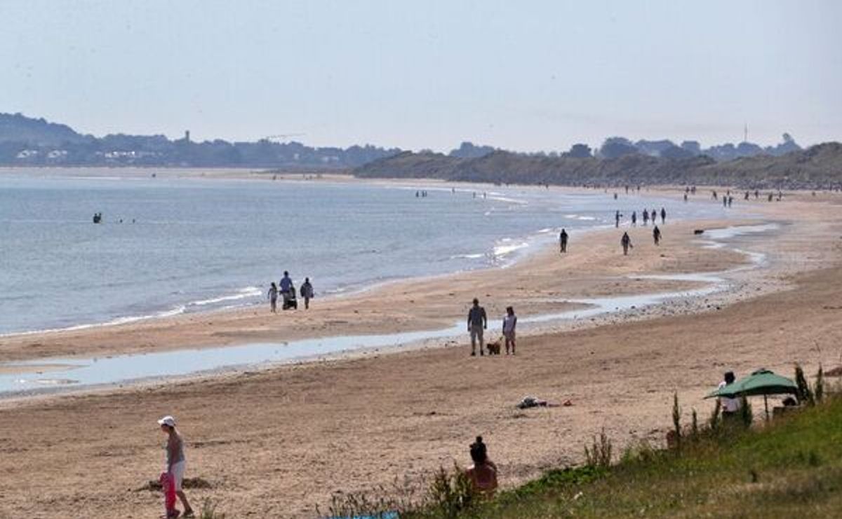 The summer heatwave on Portmarnock Strand this afternoon. Picture Colin Keegan, Collins Dublin.