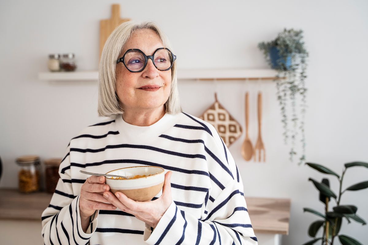 Health expert has shared the best foods to eat and exercises to do that help boost heart health and lower cholesterol - stock photo
