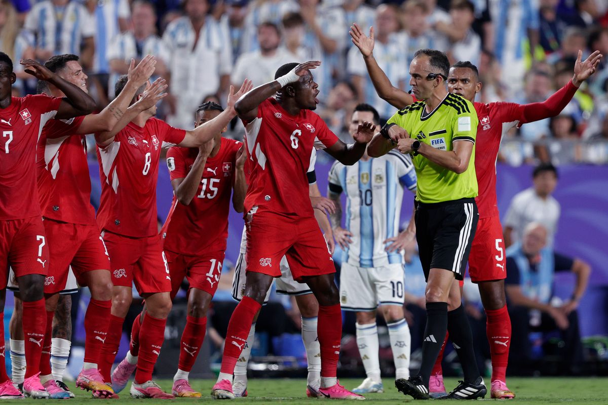 KANSAS CITY, UNITED STATES - JULY 11: (L-R) Breel Embolo of Switzerland, Granit Xhaka of Switzerland, Remo Freuler of Switzerland, Djibril Sow of Switzerland, Denis Zakaria of Switzerland, Manuel Akanji of Switzerland arguing with Referee Joao Pedro Silva Pinheiro after he give a red card to Breel Embolo of Switzerland. during the World Cup match between Argentina v Switzerland at the Kansas City Stadium on July 11, 2026 in Kansas City United States (Photo by Rico Brouwer/Soccrates/Getty Images)