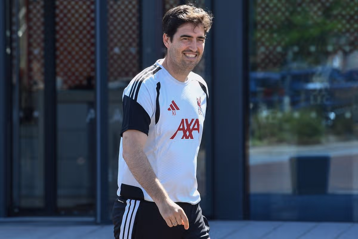 Liverpool manager Andoni Iraola