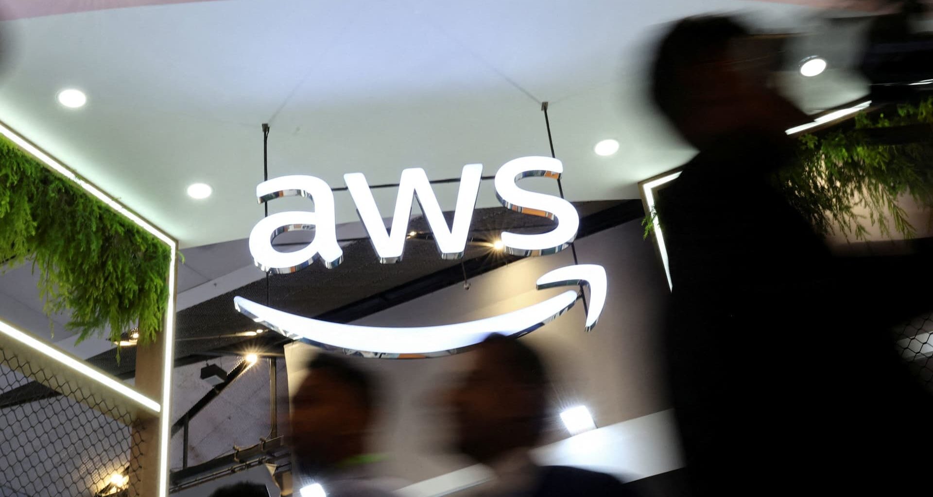 Amazon senior cloud executive departs after 18 years