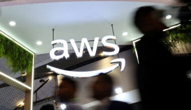 Amazon senior cloud executive departs after 18 years