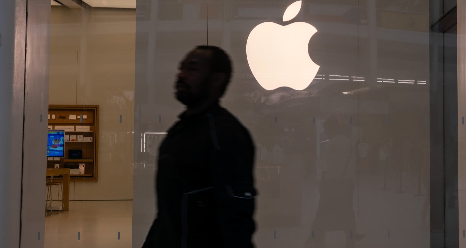 Apple just hit a record high. HSBC says it still has room to run