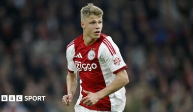 Sean Steur playing for Ajax