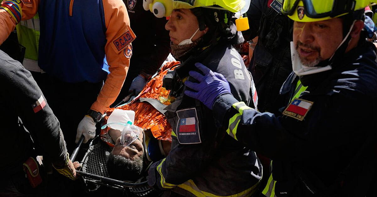 Venezuelan security guard pulled alive from building eight days after quakes