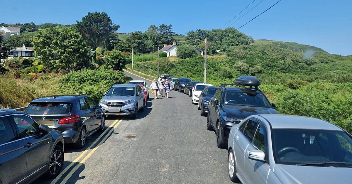 Illegal Shroove Beach parking cancels local bus - despite new yellow lines