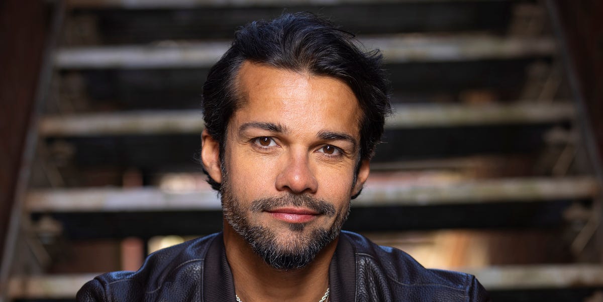 Coronation Street fans stunned as Idris Nazir actor pops up in classic episodes