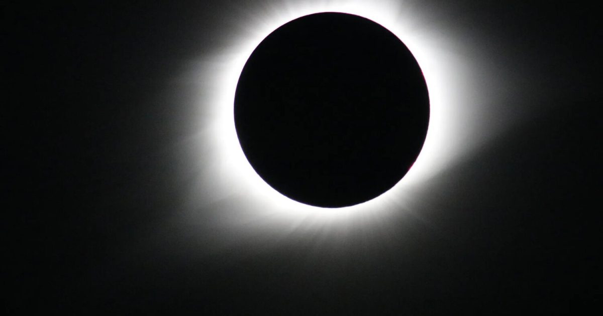 July 19, 418: A solar eclipse/comet combo