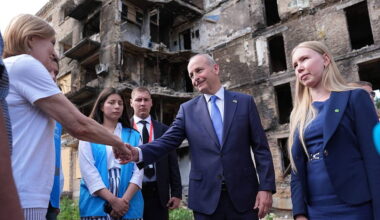 We hid in the bathroom, Taoiseach told as he meets people in bomb-hit Kyiv