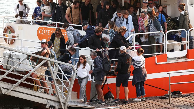 France sends boats to evacuate tourist hotspot Cap Ferret as wildfires rage