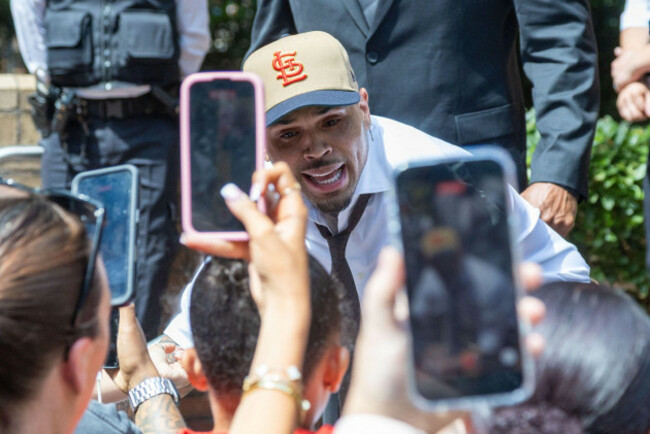 london-england-uk-24th-july-2026-rb-singer-chris-brown-leaves-southwark-crown-court-after-a-case-management-hearing-he-is-charged-over-an-alleged-assault-in-a-london-nightclub-the-american-mus