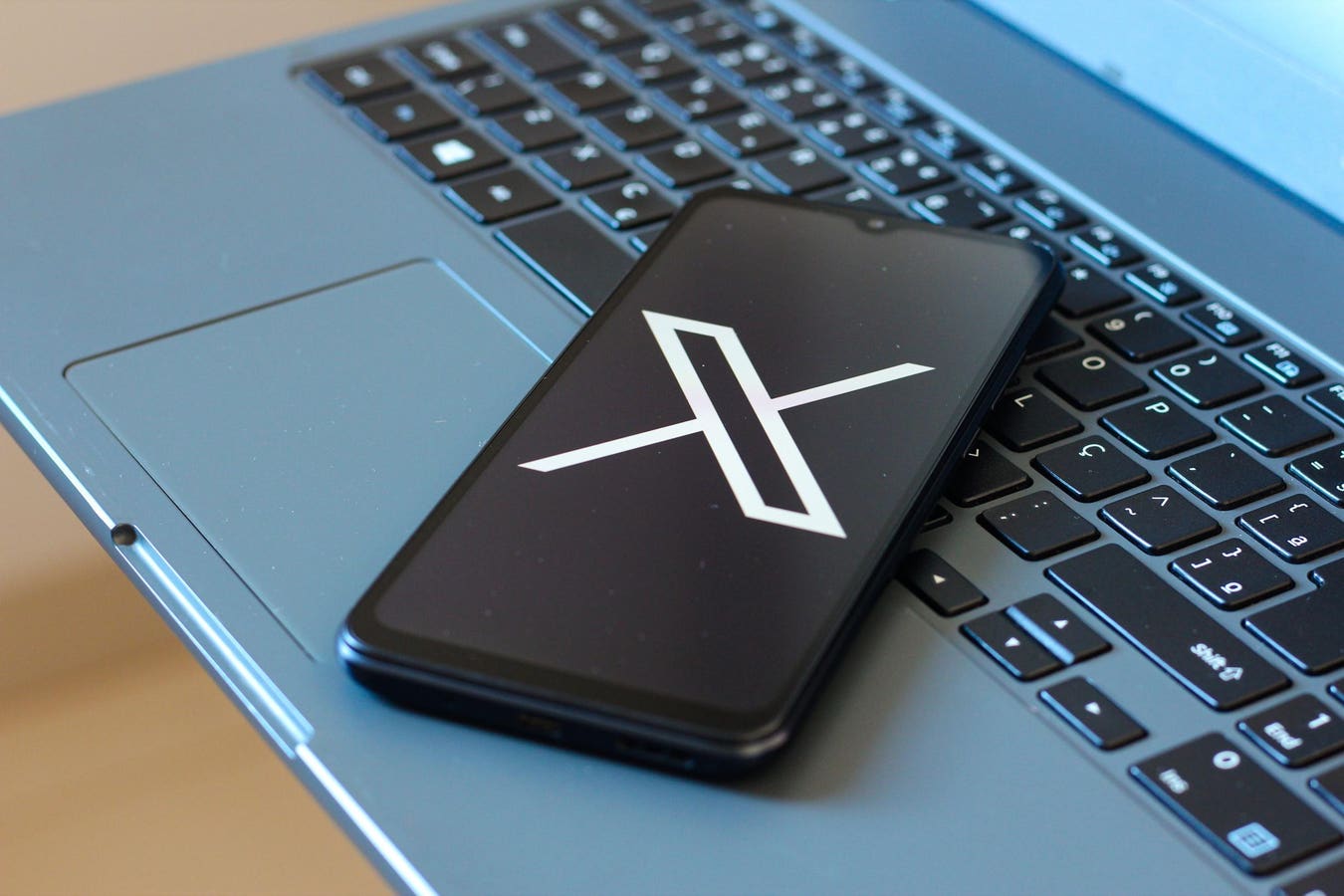 X Scammers Deploy ‘Near-Exact Replicas’ Of Legitimate Login Warnings